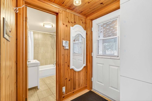 Mud Room - 4346 Ch. Du Rapide, Rivière-Rouge, QC 