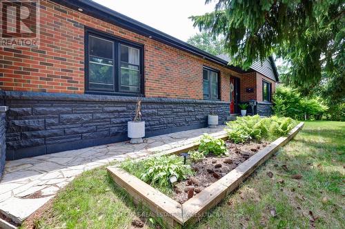 1028 Cedar Avenue, Burlington, ON 