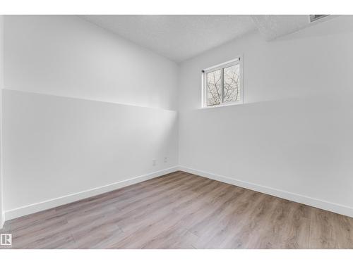 4103 37A Av Nw, Edmonton, AB 