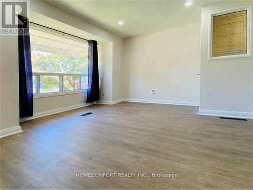 2 MENDIP CRESCENT , Toronto, Ontario M1P 1Y4 3