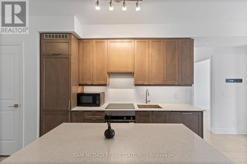 1102 - 30 Elm Drive, Mississauga, ON - Indoor Photo Showing Kitchen