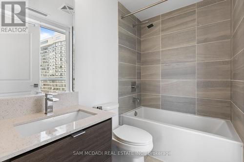 1102 - 30 Elm Drive, Mississauga, ON - Indoor Photo Showing Bathroom