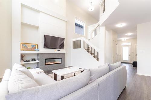 220 North Haven Way, West St Paul, MB - Indoor Photo Showing Living Room With Fireplace