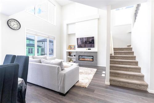 220 North Haven Way, West St Paul, MB - Indoor Photo Showing Living Room With Fireplace