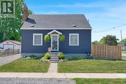 1037 Elizabeth STREET Wallaceburg, ON N8A 3A6