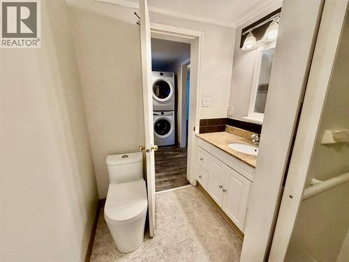 832 106 Avenue, Dawson Creek, BC - Indoor Photo Showing Bathroom