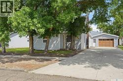219 5th AVENUE W Gravelbourg, SK S0H 1X0
