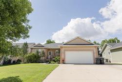 53 6th Avenue SE  Carman, MB R0G 0J0