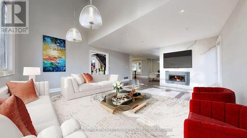 136 Denlow Boulevard, Toronto, ON 