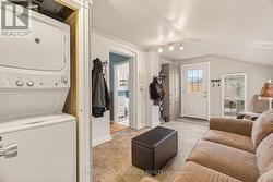 Mudroom/Sitting room/Studio with Laundry - 