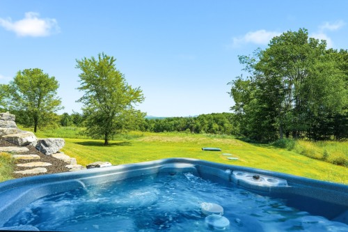 Spa - 117 Ch. Santerre, Sutton, QC 
