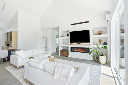 Living Room - 117 Ch. Santerre, Sutton, QC 