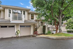 #8-850 Parklands Dr Esquimalt, BC V9A 7L9
