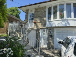 Upper-3471 The Credit Woodlands Drive  Mississauga, ON L5C 2K5