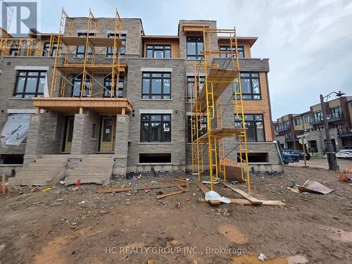 107 JACK BOWERBANK BOULEVARD  Oakville, ON L6M 4K1