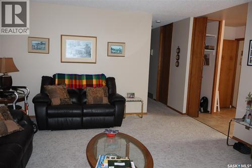 407 7Th Avenue E, Assiniboia, SK 
