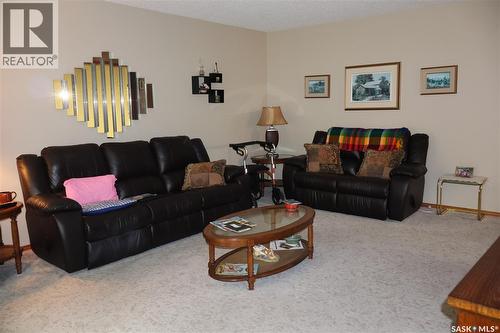 407 7Th Avenue E, Assiniboia, SK 
