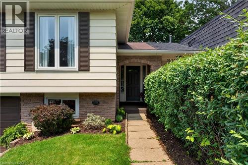 Front patio stone walkway - 5051 Brady Avenue, Burlington, ON - Outdoor