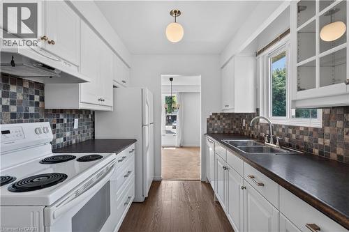 5051 Brady Avenue, Burlington, ON - Indoor Photo Showing Kitchen With Double Sink