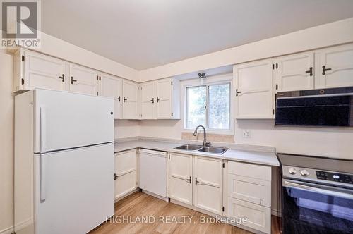 6455 Tisler Crescent, Mississauga, ON - Indoor Photo Showing Kitchen With Double Sink