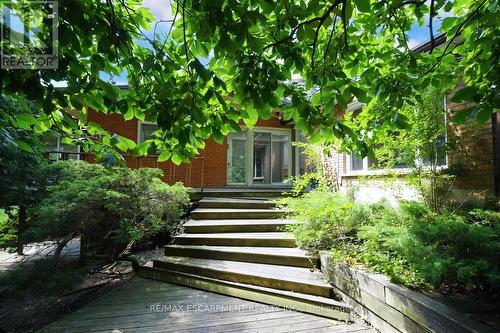 560 Crane Court, Burlington, ON 