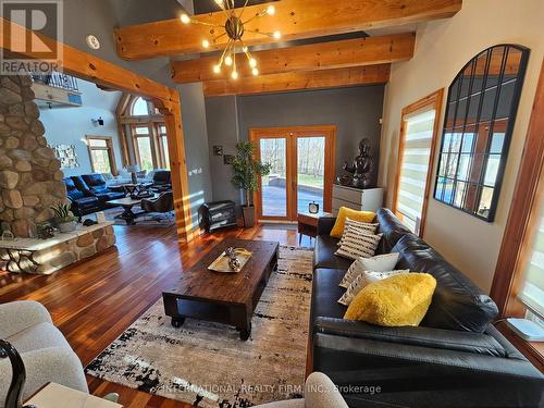 \"Zen-like\" room w/high ceilings & pool walk-out. - 6 Pinehurst Lane, Springwater, ON - Indoor Photo Showing Living Room