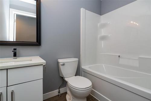 four piece bath - 141 Pilgrim Avenue, Winnipeg, MB 