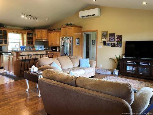11 Palmer Rd, Waterville, NB 