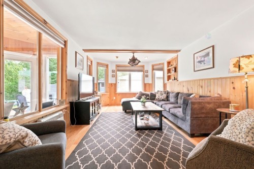 Salon - 111 Ch. Des Rapides, Mansfield-Et-Pontefract, QC 