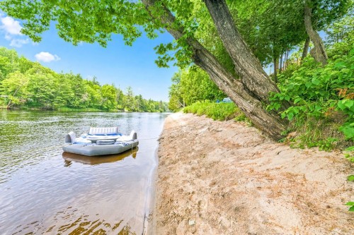 Accès au plan d'eau - 111 Ch. Des Rapides, Mansfield-Et-Pontefract, QC 