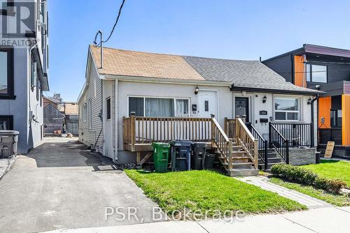 285 ROBINA AVENUE  Toronto, ON M6C 3Y9