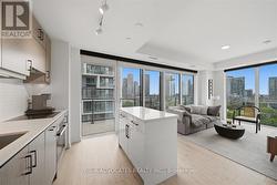 902 - 9 TECUMSETH STREET Toronto, ON M5G 3V4