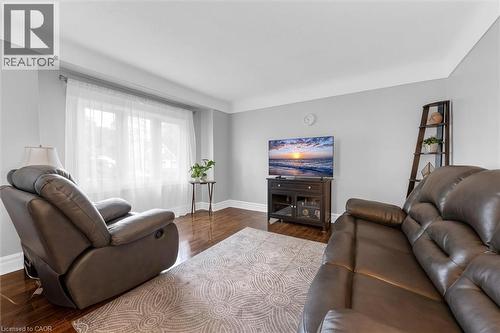 722 Burgess Avenue, Hamilton, ON - Indoor Photo Showing Living Room