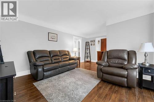 722 Burgess Avenue, Hamilton, ON - Indoor Photo Showing Living Room