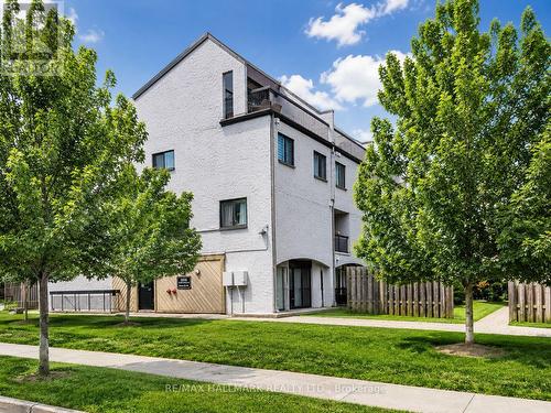 40 - 1016 FALGARWOOD DRIVE  Oakville, ON L6H 2P5