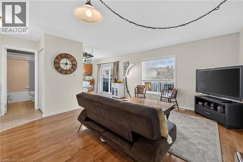 24 Kenyon Crescent Unit# 44, Grimsby, ON - Indoor Photo Showing Living Room