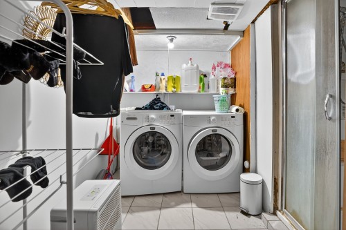 Bathroom - 2064  - 2070 Rue St-Germain, Montréal (Mercier/Hochelaga-Maisonneuve), QC - Indoor Photo Showing Laundry Room