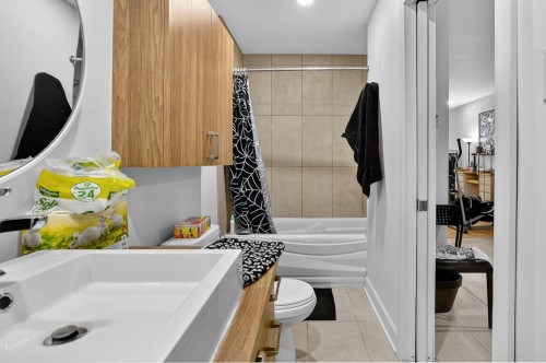 Bathroom - 2064  - 2070 Rue St-Germain, Montréal (Mercier/Hochelaga-Maisonneuve), QC - Indoor Photo Showing Bathroom