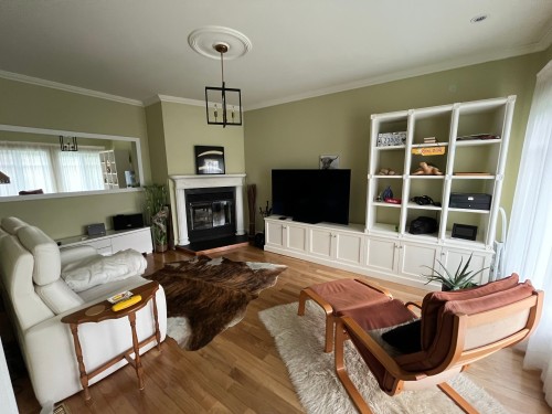 Living Room - 50 Rue Gabrielle-Roy, Notre-Dame-De-L'Île-Perrot, QC - Indoor Photo Showing Living Room With Fireplace