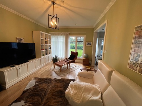 Living Room - 50 Rue Gabrielle-Roy, Notre-Dame-De-L'Île-Perrot, QC - Indoor Photo Showing Living Room