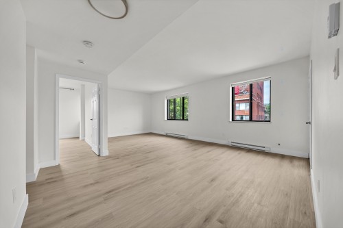 Salon - 6B-4410 Rue Ste-Catherine O., Westmount, QC - Indoor Photo Showing Other Room