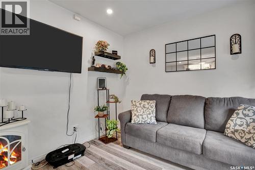 2524 Kelvin Avenue, Saskatoon, SK 