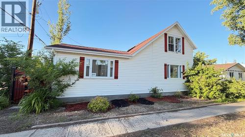 217 2Nd Avenue, Maple Creek, SK 