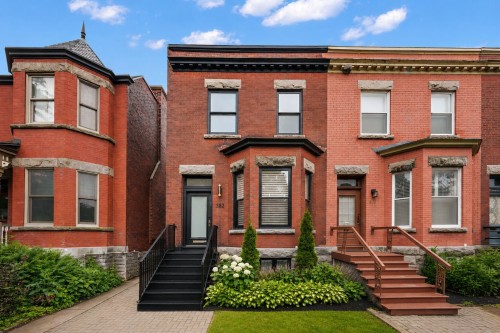 Front of Structure - 382 Av. Grosvenor, Westmount, QC 