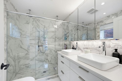Master Bathroom - 382 Av. Grosvenor, Westmount, QC 