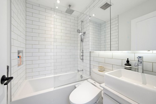 Bathroom - 382 Av. Grosvenor, Westmount, QC 