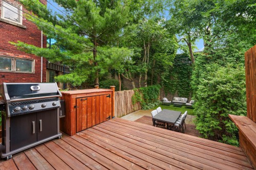 Courtyard - 382 Av. Grosvenor, Westmount, QC 