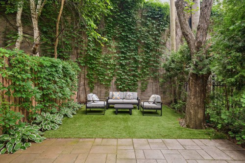 Courtyard - 382 Av. Grosvenor, Westmount, QC 