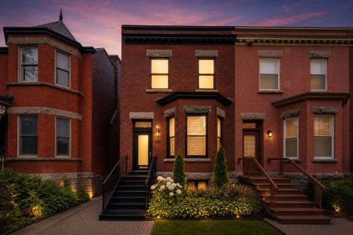 Front of Structure - 382 Av. Grosvenor, Westmount, QC 