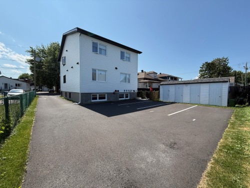 Parking - 3-22 Rue Joron, Salaberry-De-Valleyfield, QC - Outdoor